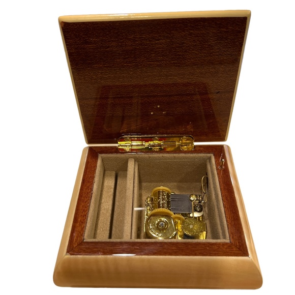 Sanyko Music Box with lullaby - Picture 6 of 6